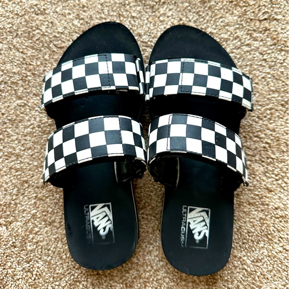 Vans Shoes - Vans Sandals 🏁